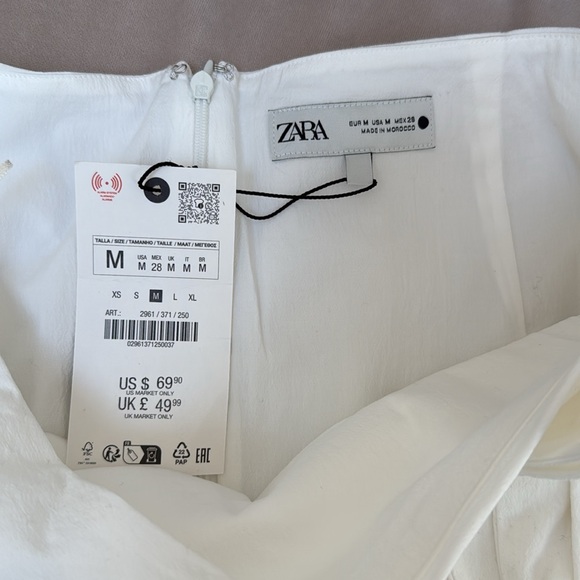 Brand new Zara mini skirt with bow - Picture 2 of 4